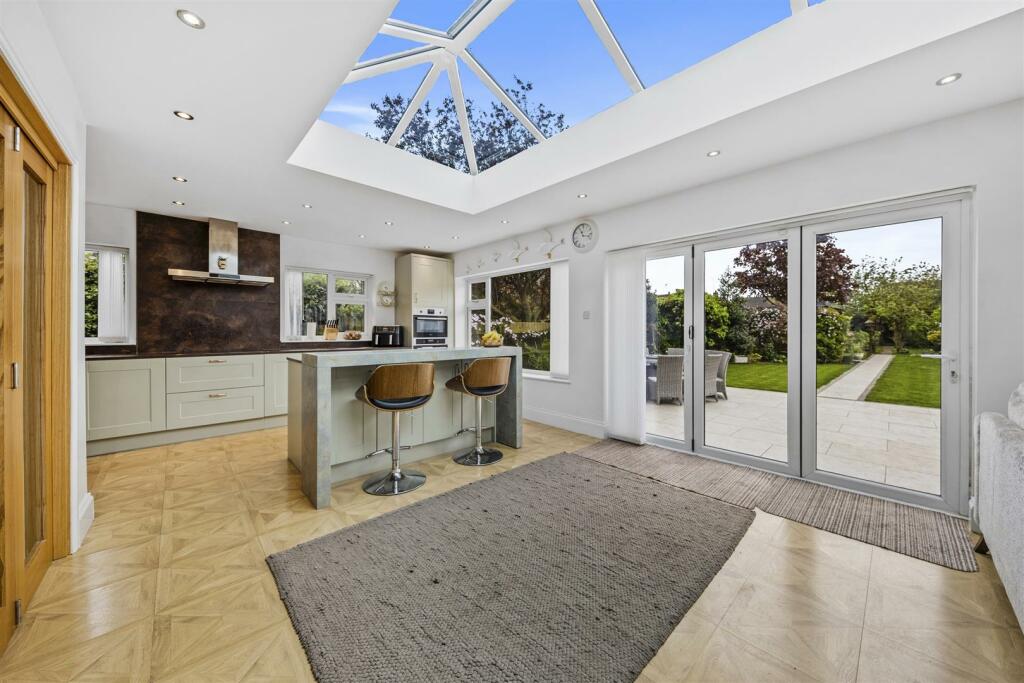Kitchen/Breakfast/Family Room