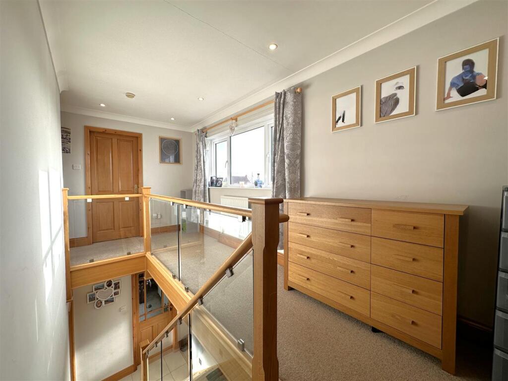 Galleried First Floor Landing 257
