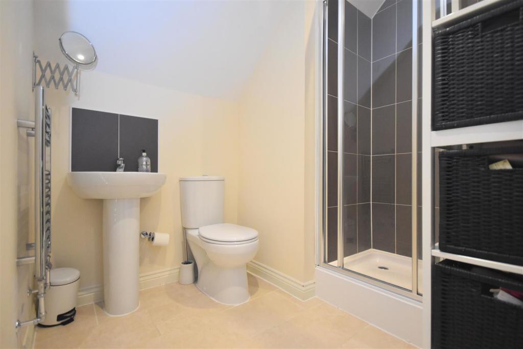 ensuite.jpg
