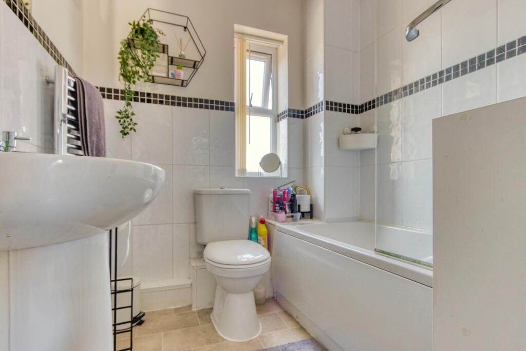 Ewemove Taunton - Venn Close (20)