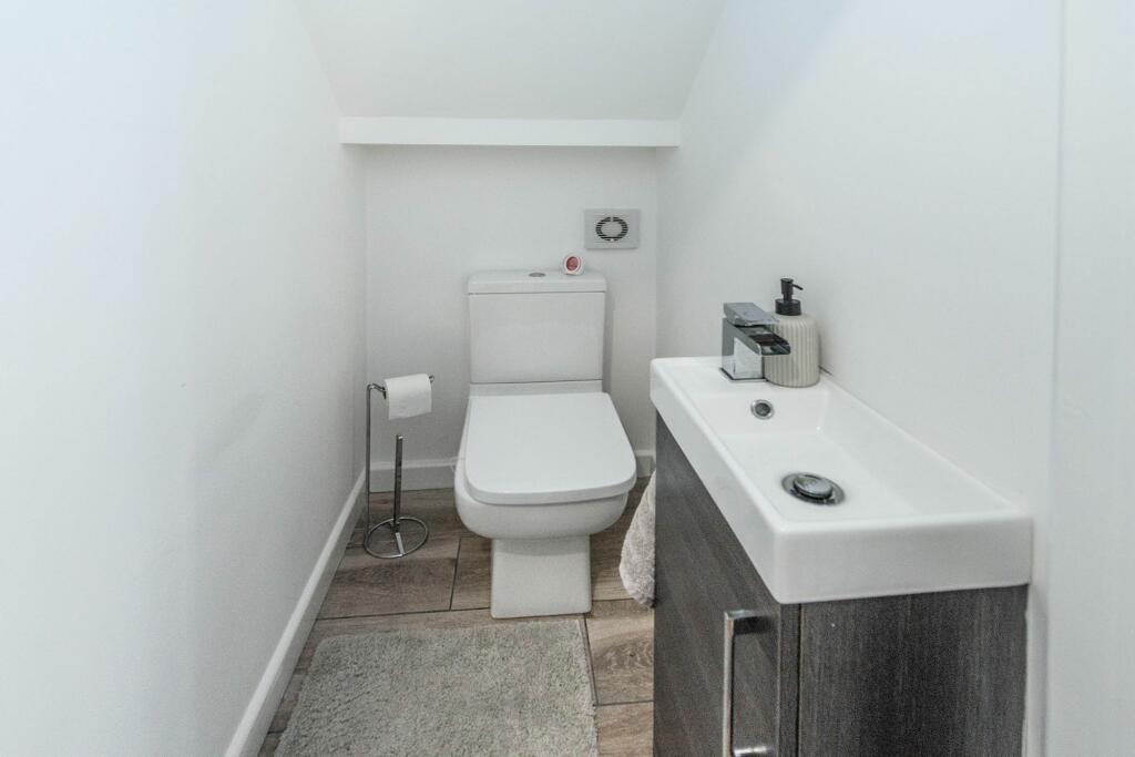 UTILITY WC AND LANDING