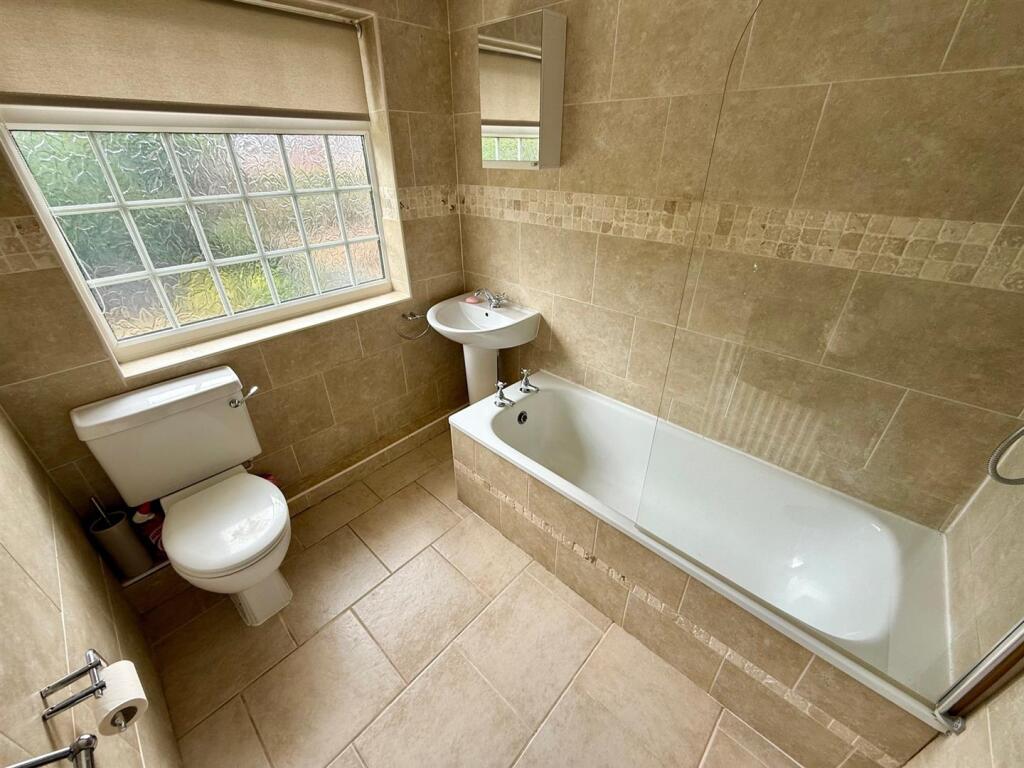 PR10 Bathroom.jpg