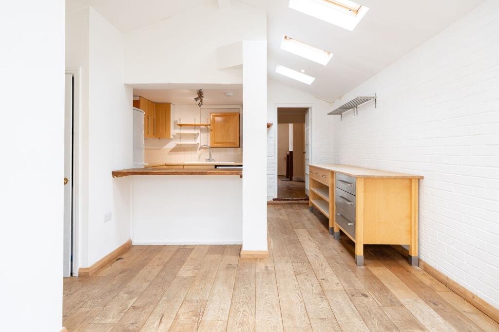 Kitchen / Reception