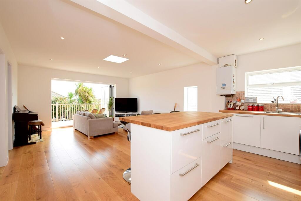 Kitchen/Lounge