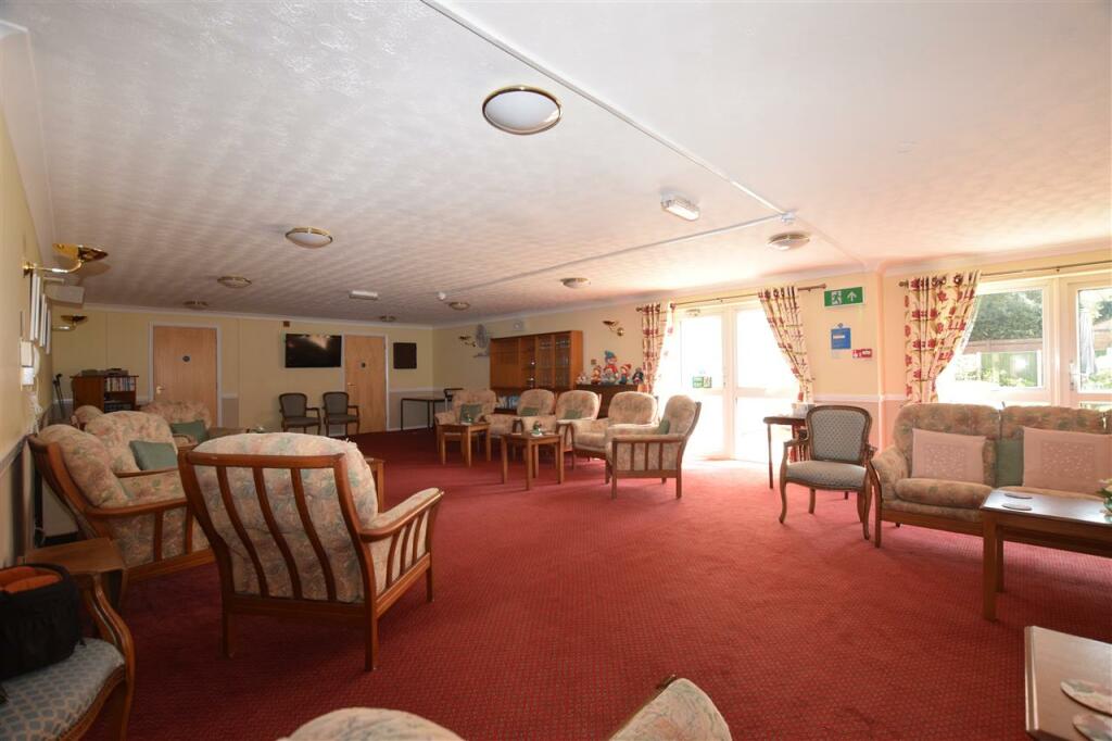 COMMUNAL LOUNGE