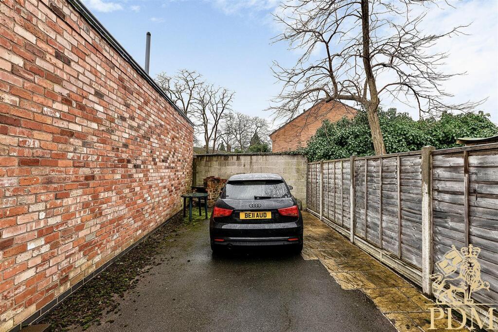 31 Midland Avenue (3 of 21).jpg