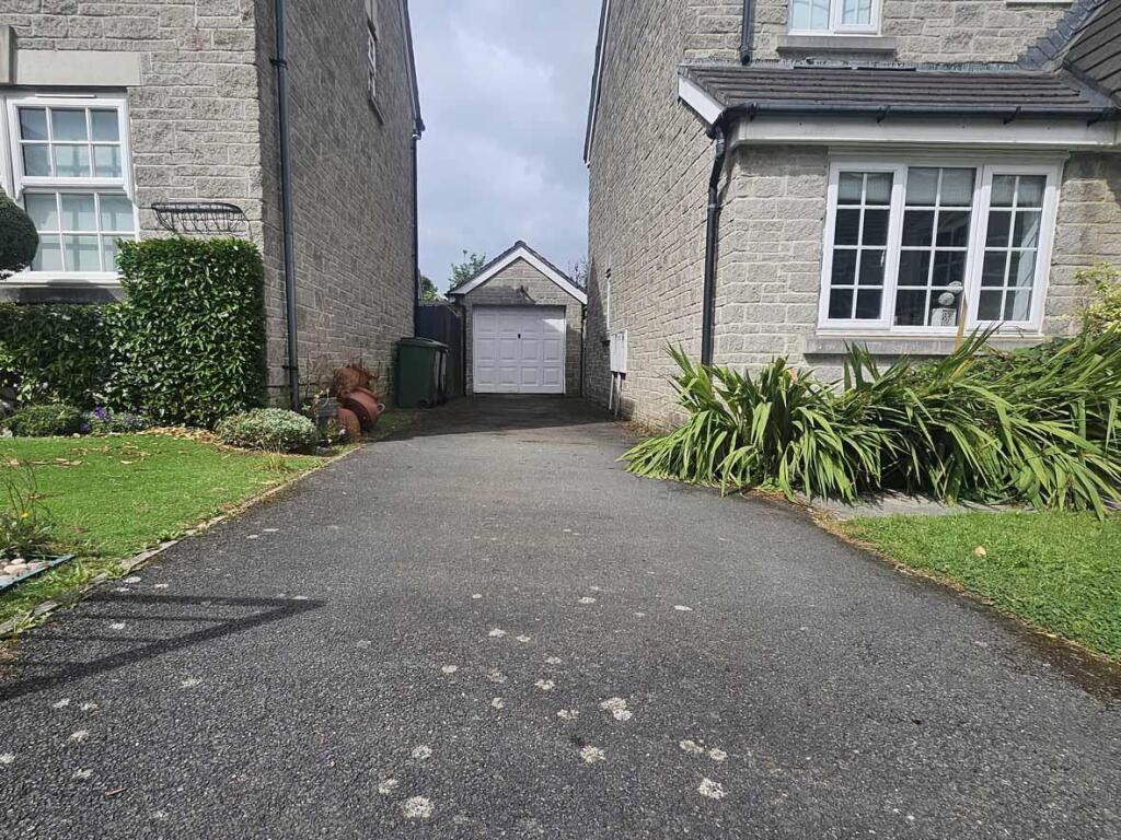 Aberdeen Avenue 100 Driveway.jpg