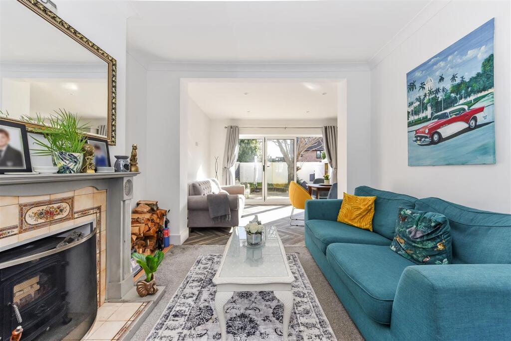 Sitting Room / Dining Room
