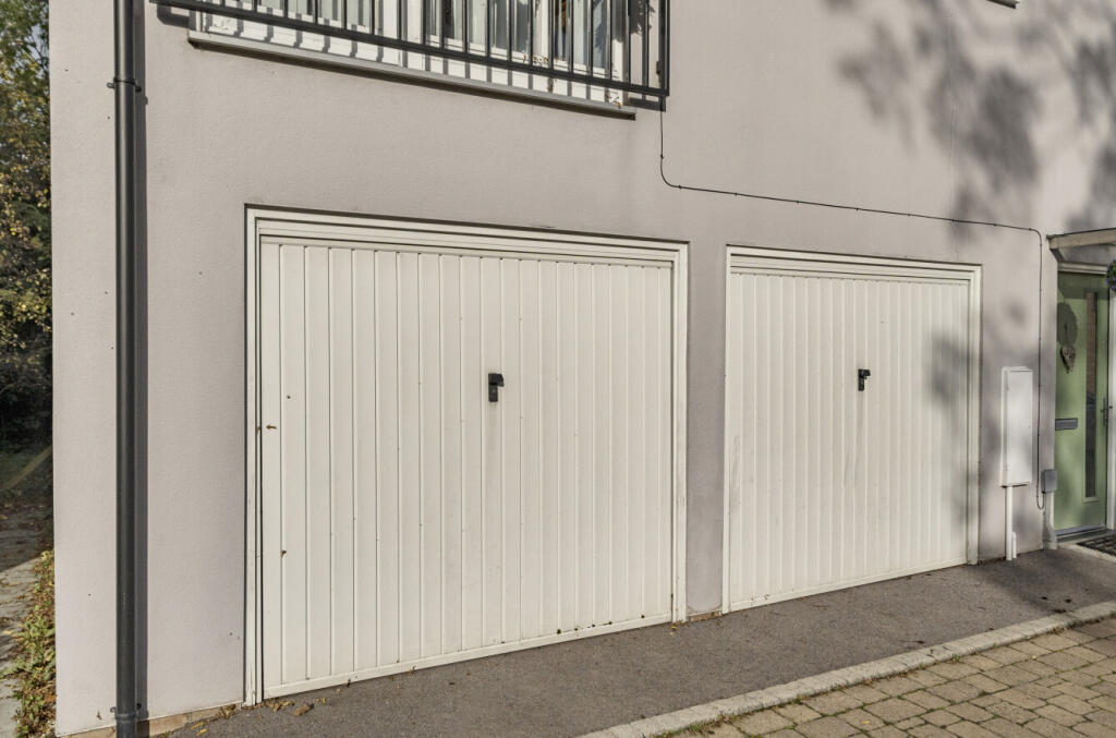 1371988-19-68f8e0...