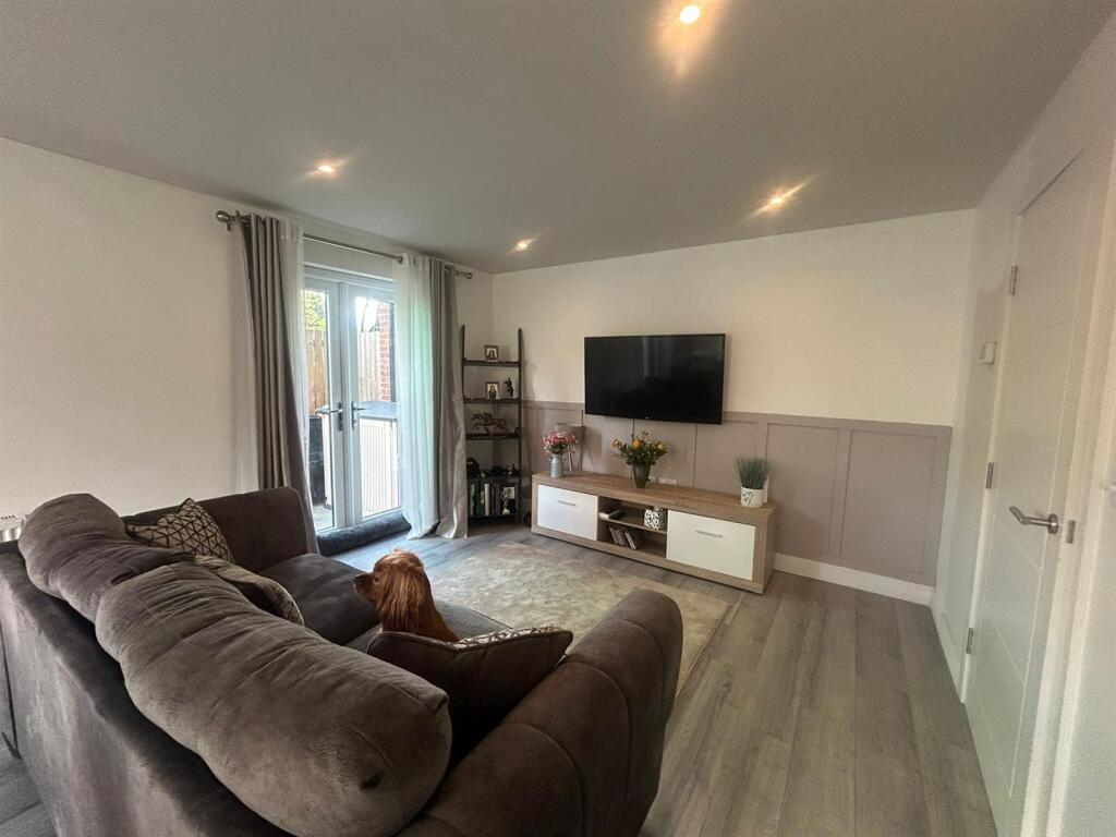 Lounge 2.jpg