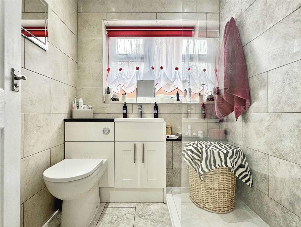 Shower Room.jpg