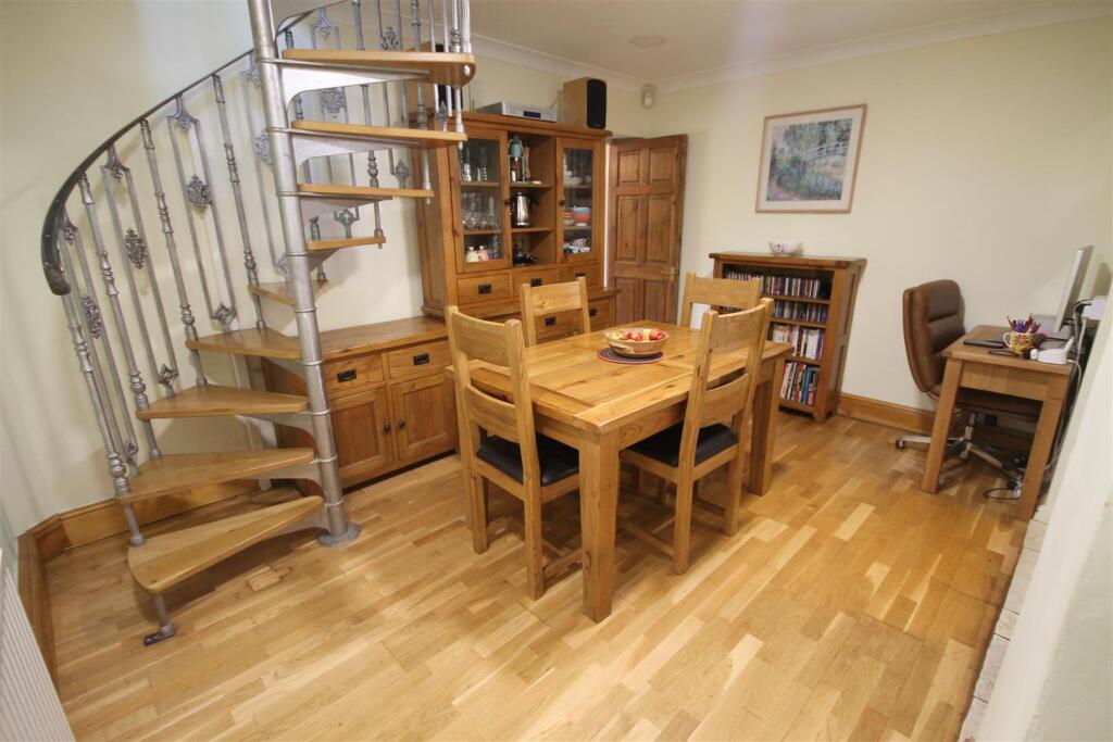 HL Dining Room i.JPG