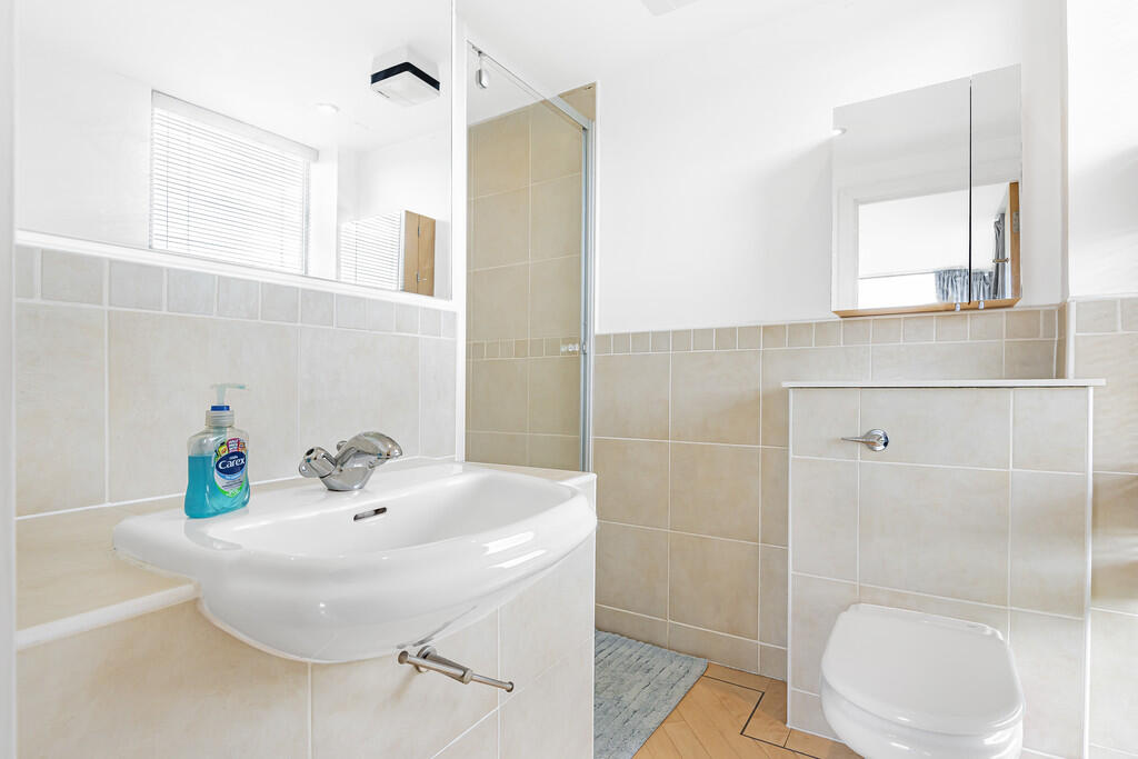 Master Bedroom En...