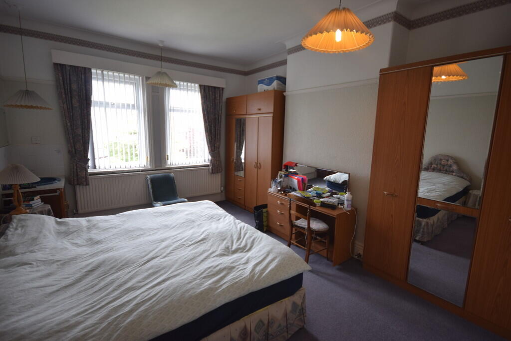 BEDROOM 2