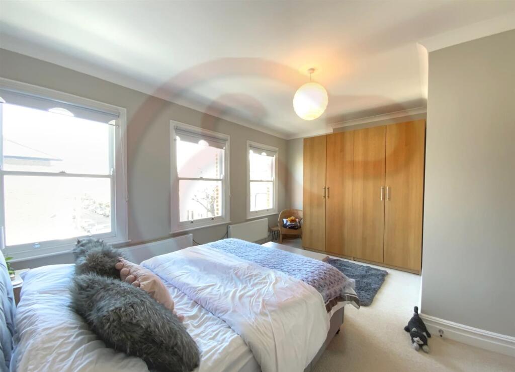 Master bedroom 1.jpg