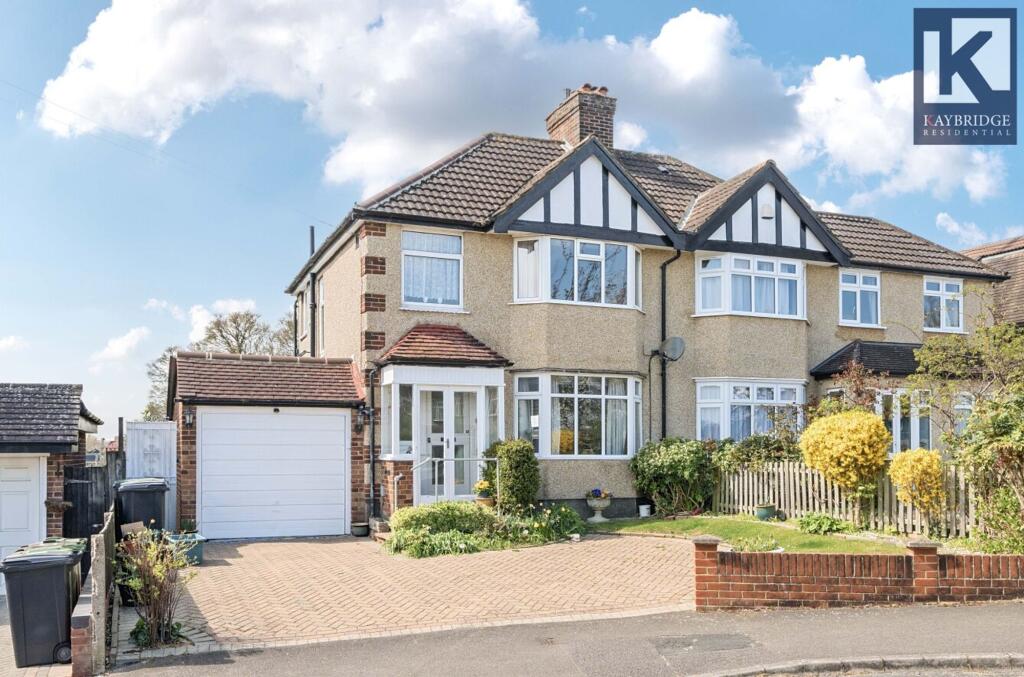Walsingham Gardens, KT19 0LS