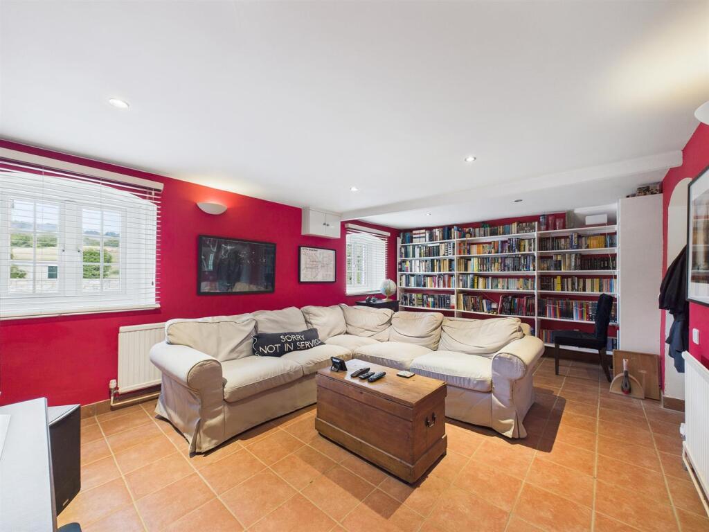 17 - Detached Period Property for Auction, Swinefo