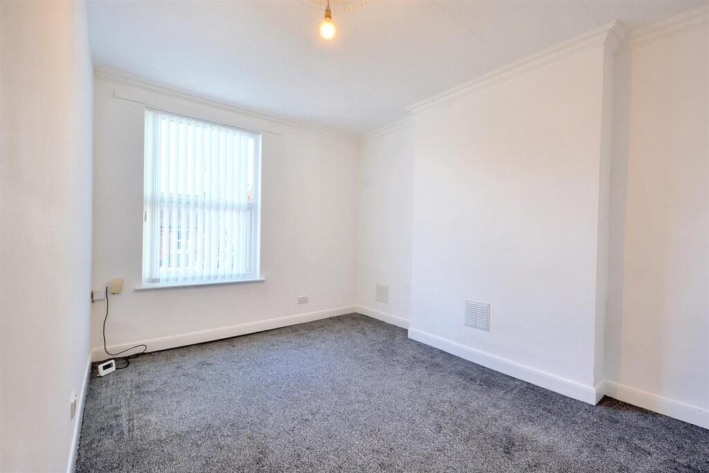 Flat 1 Lounge_1.jpeg
