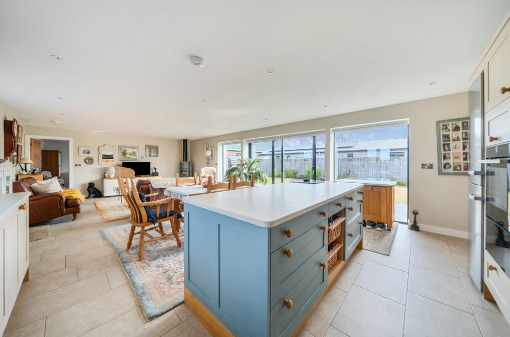 1349240-8-68b8077...