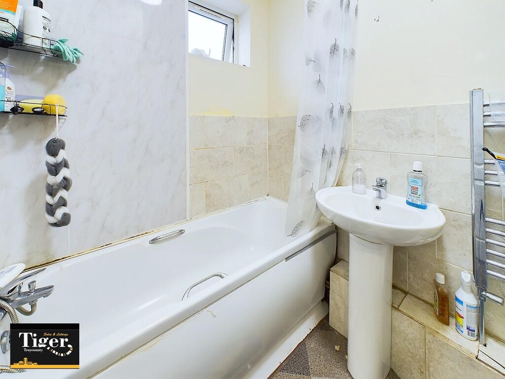 CAM02176G0-PR0461...