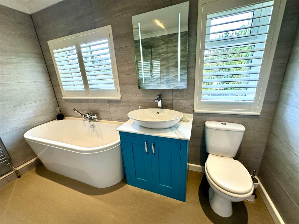 FAMILY BATHROOM