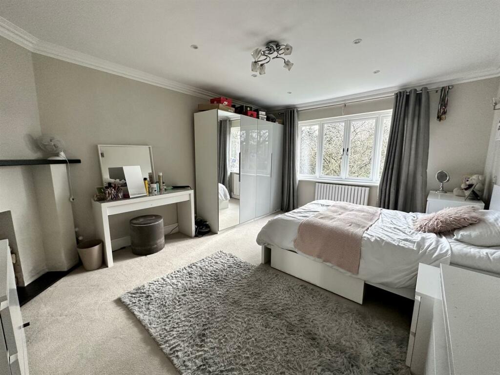 bed 2.jpg
