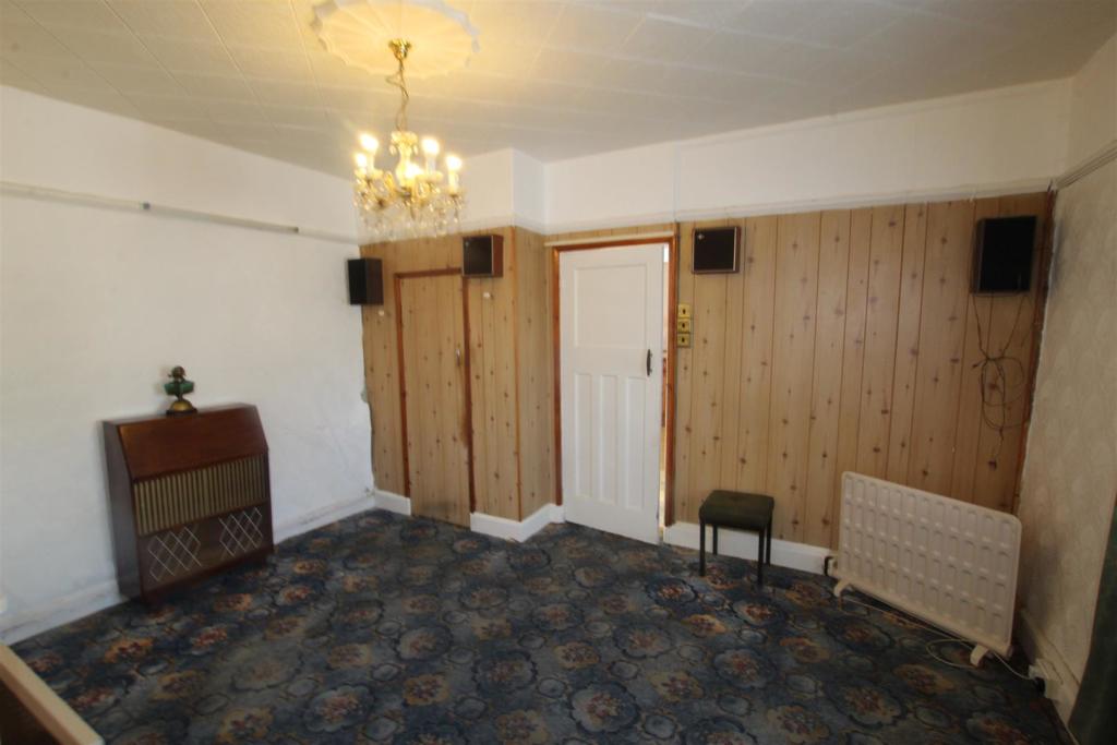 lving room 1 2nd.JPG