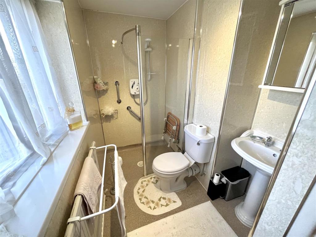 En Suite Shower Room.jpg