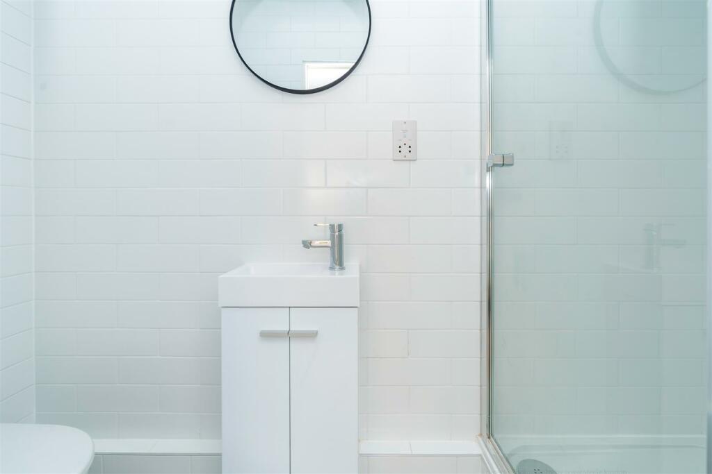 Bathroom Photo 1.jpg