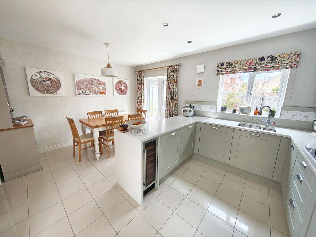 Kitchen / Breakfast Room