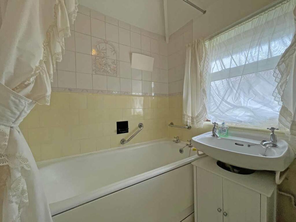 Churchway 169 Bathroom.jpg