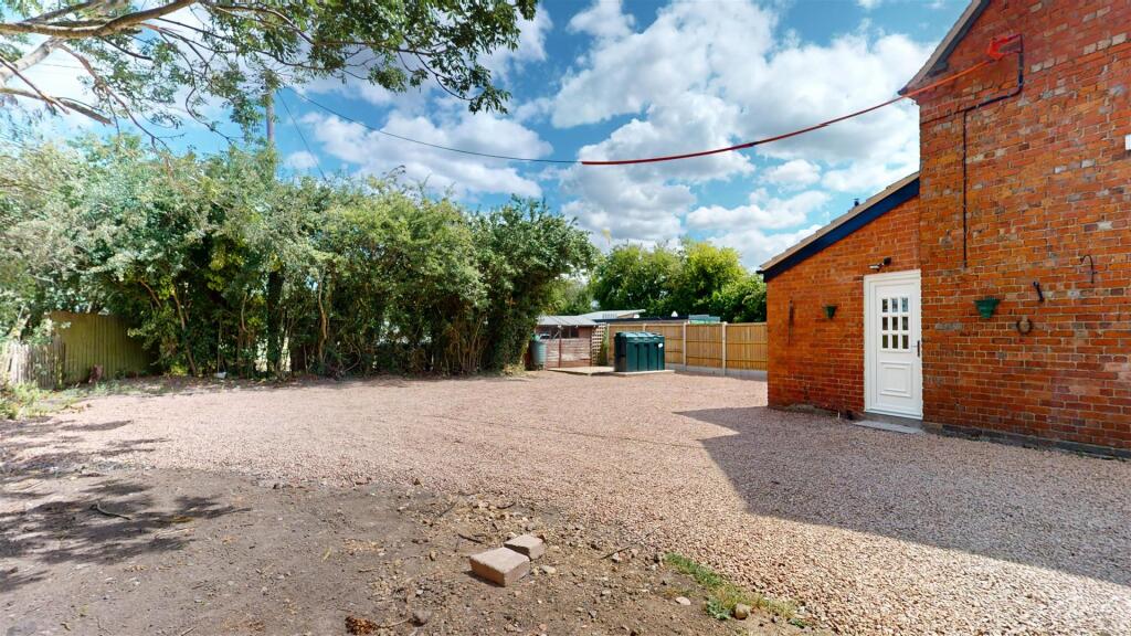 Broad Oak Cottage 6 Garden.jpg