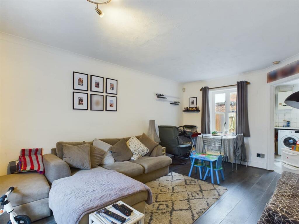 Living/dining room