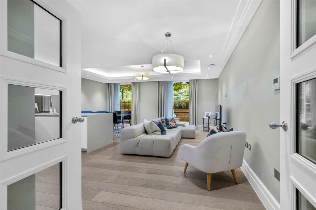 Flat 2, Theodore Lodge,5.jpg