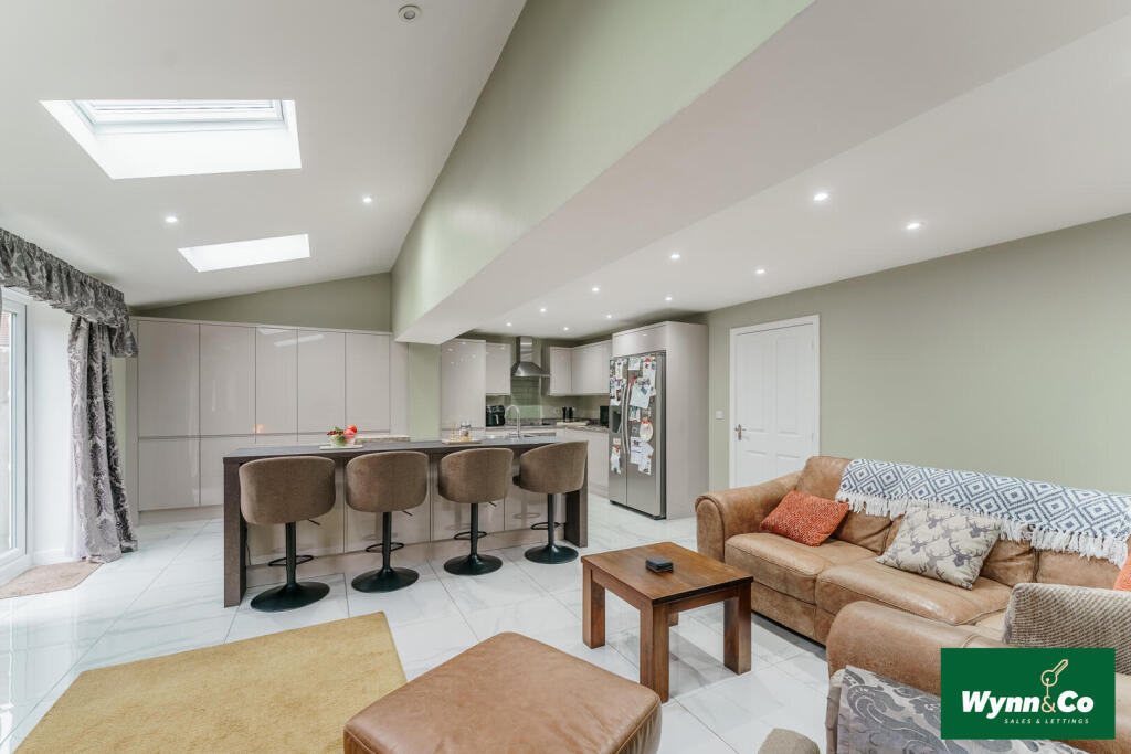Family Kitchen/Breakfast Room 