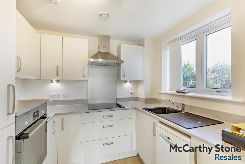 Kitchen: