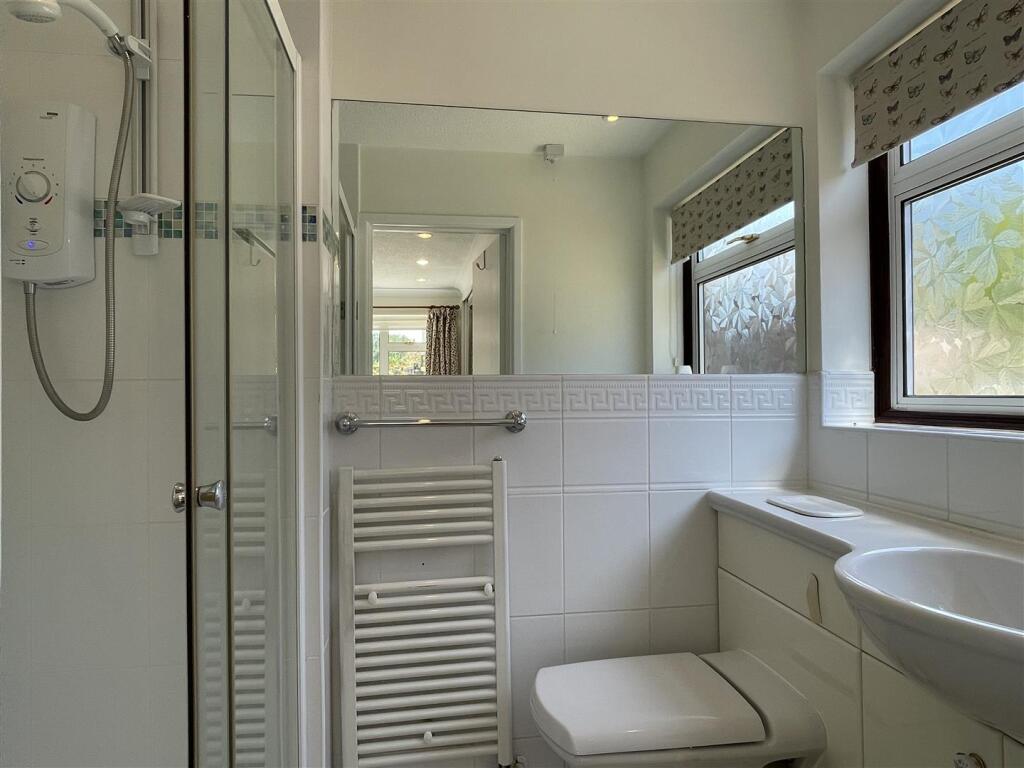 En Suite to Bed 1.jpg