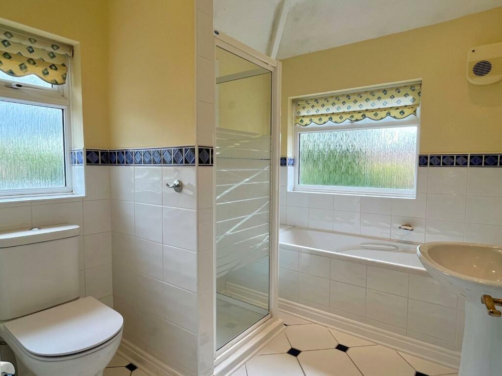 Fully Comprehensive Bathroom
