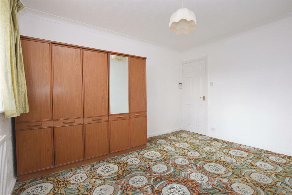 Bedroom 1 V2.JPG