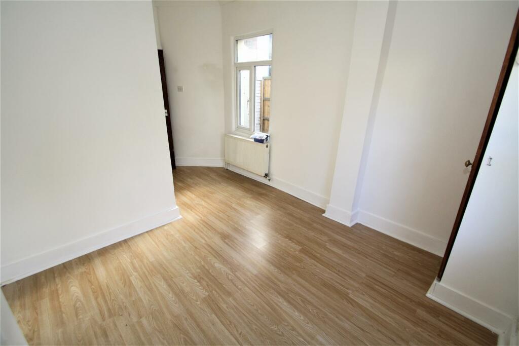 Bedroom 1.jpg