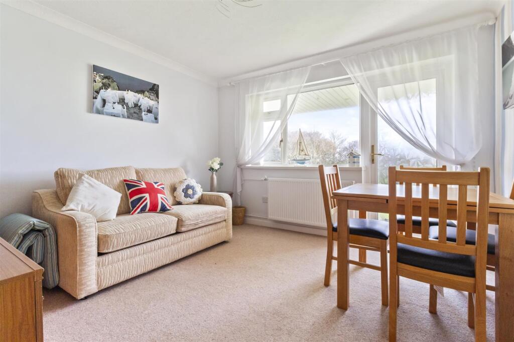 7 St Hellier Court-010.JPG