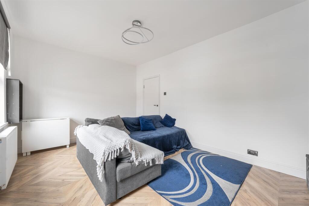 Daventry Avenue, E17