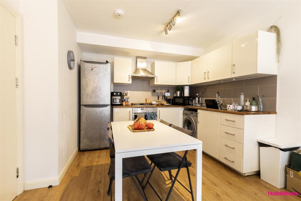 F1, 3 Torriano Mews -9.jpg