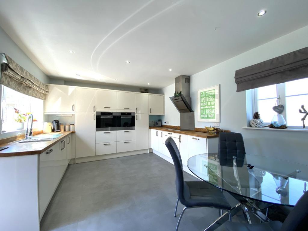 Kitchen/Breakfast Ro
