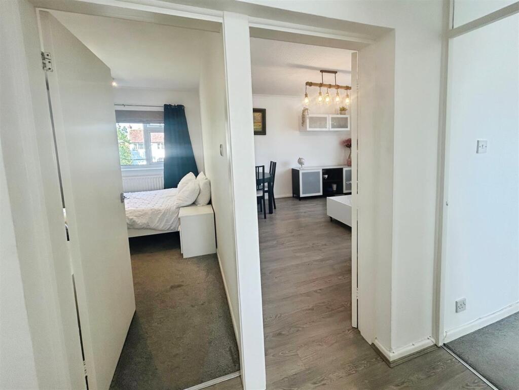 123701bd--4E90-80FD-12259FD8724A-55690-000032A933B