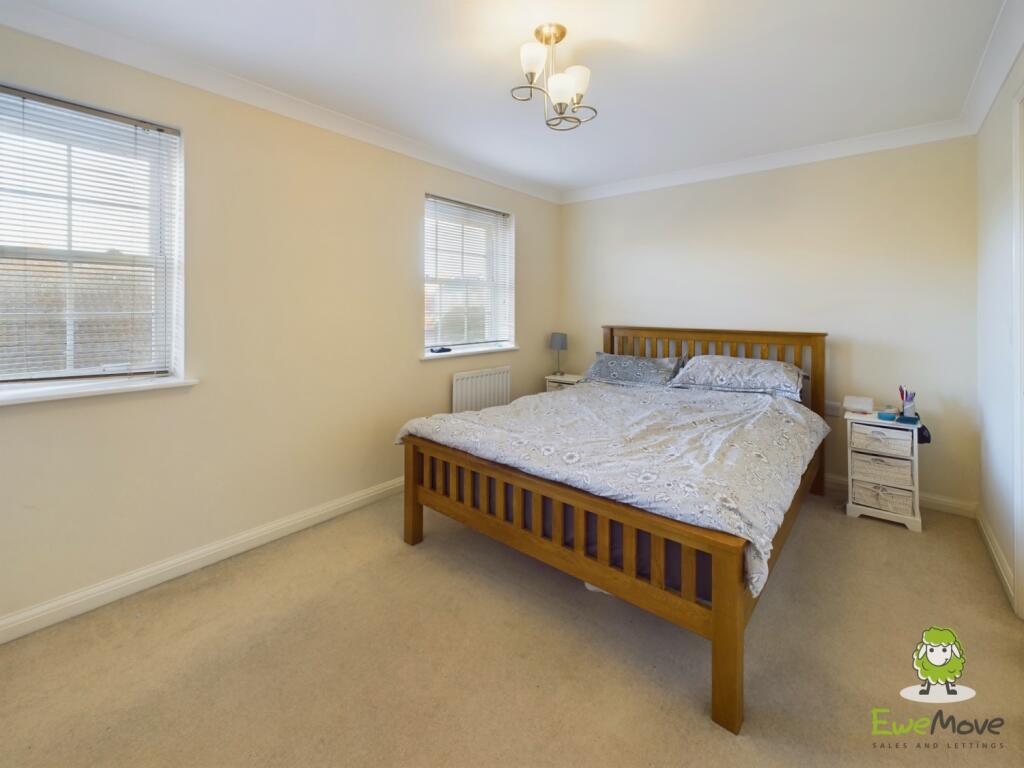 EweMove Basingstoke Rockbourne Road Bedroom 1