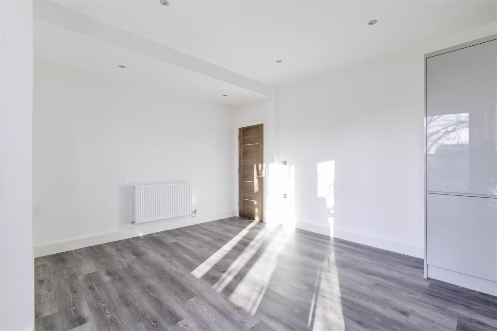 LYNWOOD OAK, FLAT 5 KENNEDYS- (6).jpg