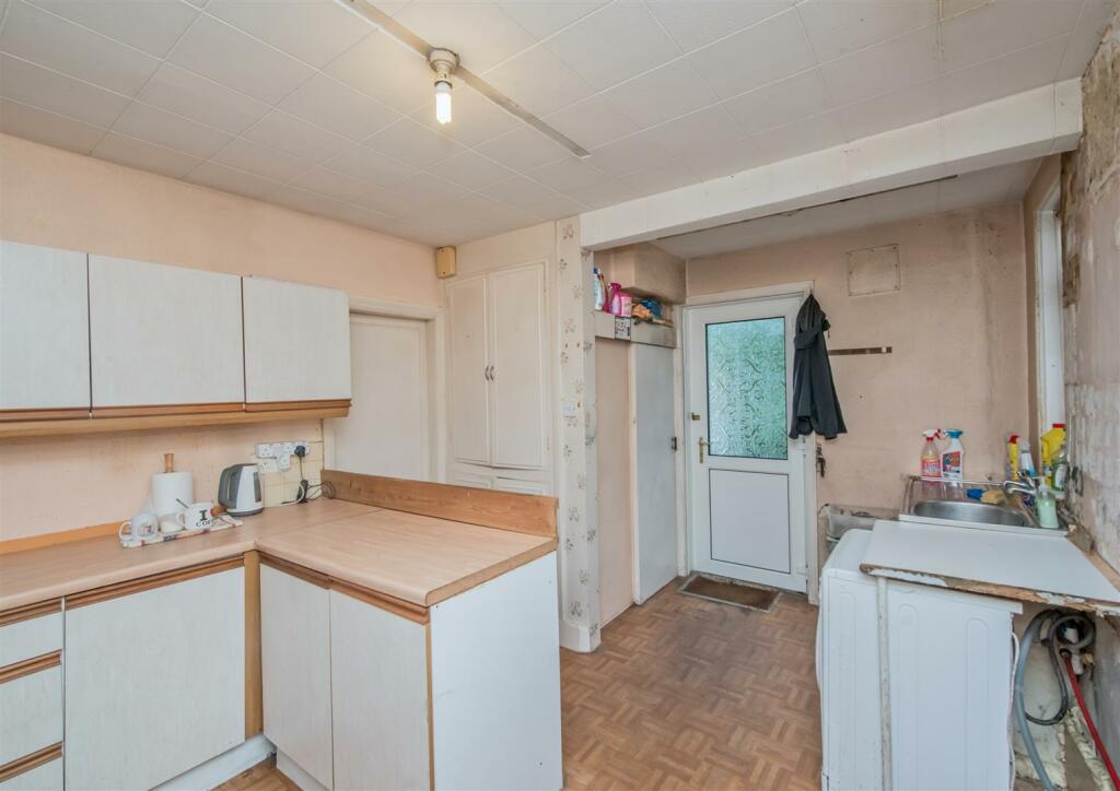 Dining Kitchen: