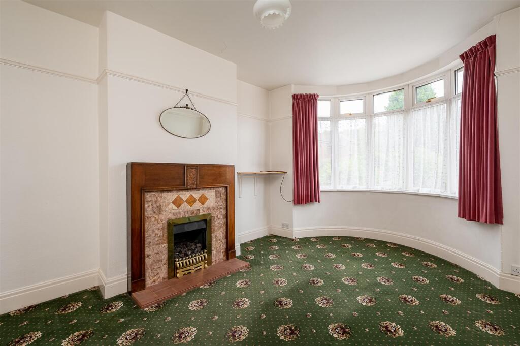 5 Thirlmere Dr-4.jpg