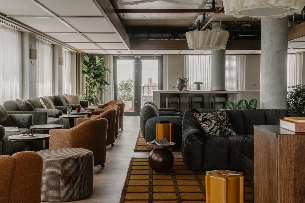 Panoramic Lounge